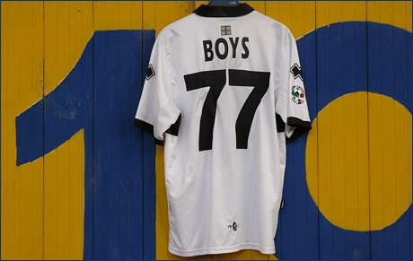 Maglia del Parma con Elmo ricamato, scritta BOYS e numero 77