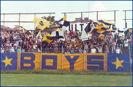 Lo striscione BOYS al suo esordio, a Ferrara il 25 settembre 1977