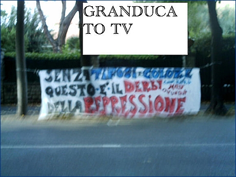 Striscione della Curva Nord di Pisa a Livorno (Granducato tv): ''Senza tifosi e colore questo è il derby della repressione''