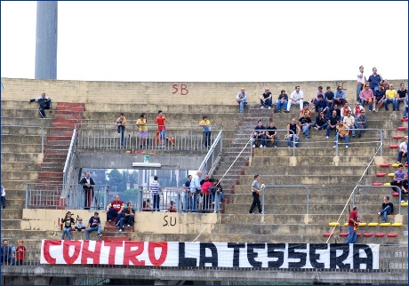 Benevento: striscione ''Contro la Tessera''